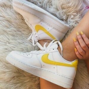 NikeAir Force 1 Low '07 White/Light Citron Women Sz 8